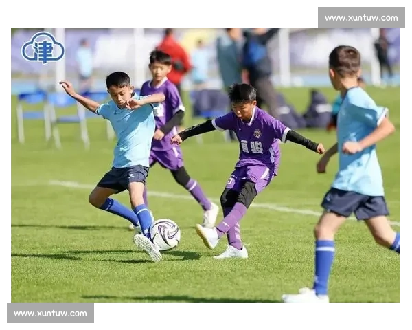 绿茵为媒：深圳援疆托举 儿子娃娃 足球梦